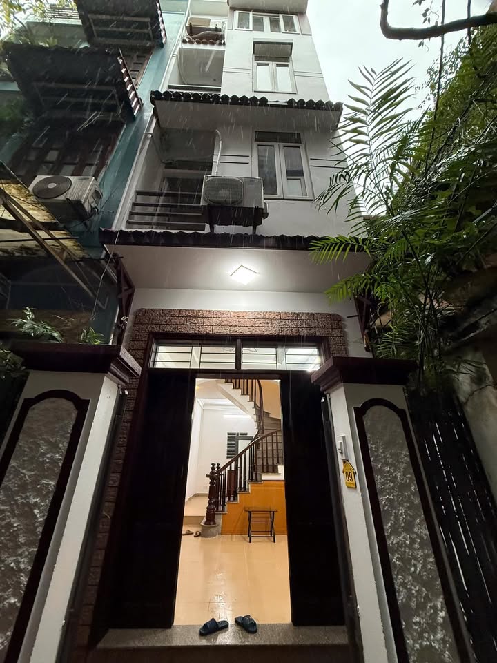 Bán nhà Thụy Khuê 31m² 5 tầng - Vị trí đắc địa gần mặt đường