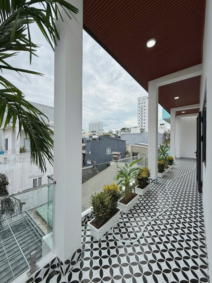 Nhà 3 Tầng Căn Góc Đường Nguyễn Văn Linh 52m² giá 6.25 tỷ - Gần Cầu Rồng và Biển Mỹ Khê!