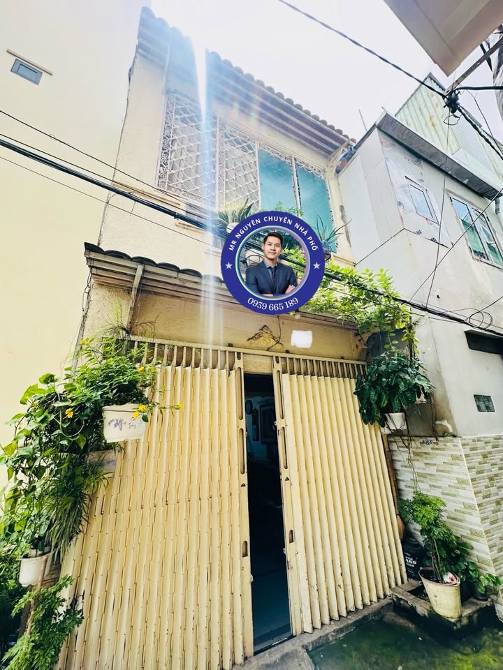Nhà phố Lạc Long Quân, Quận 11, 23m² giá 4 tỷ - Sổ hồng chính chủ, nở hậu!
