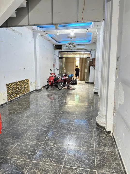 Nhà mặt tiền cho thuê đường Nguyễn Chí Thanh, Quận 10, 88m² - Kinh doanh sầm uất!