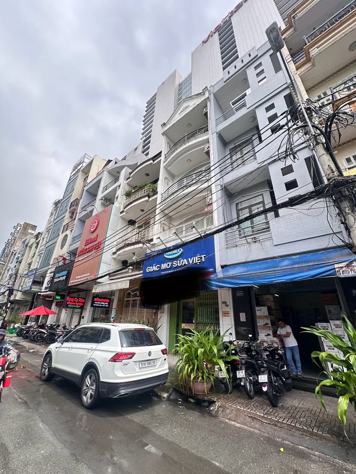 Nhà cho thuê 3 tầng hẻm 285 Cách Mạng Tháng 8, Q.10 - Khu kinh doanh sầm uất!