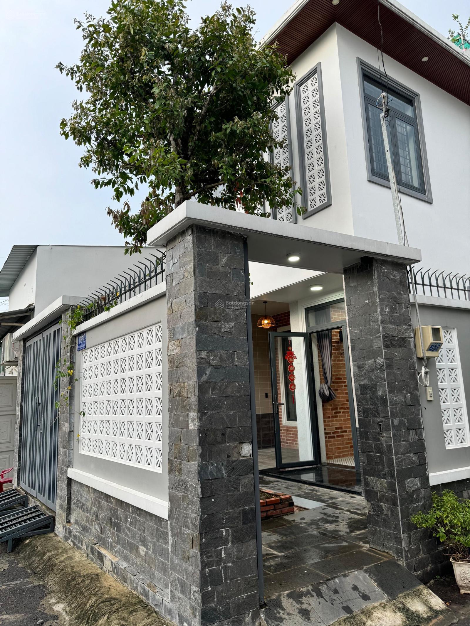 Nhà cho thuê nguyên căn 90m² phường Hiệp Phú, Thủ Đức - Đường 12m, sân ô tô rộng rãi