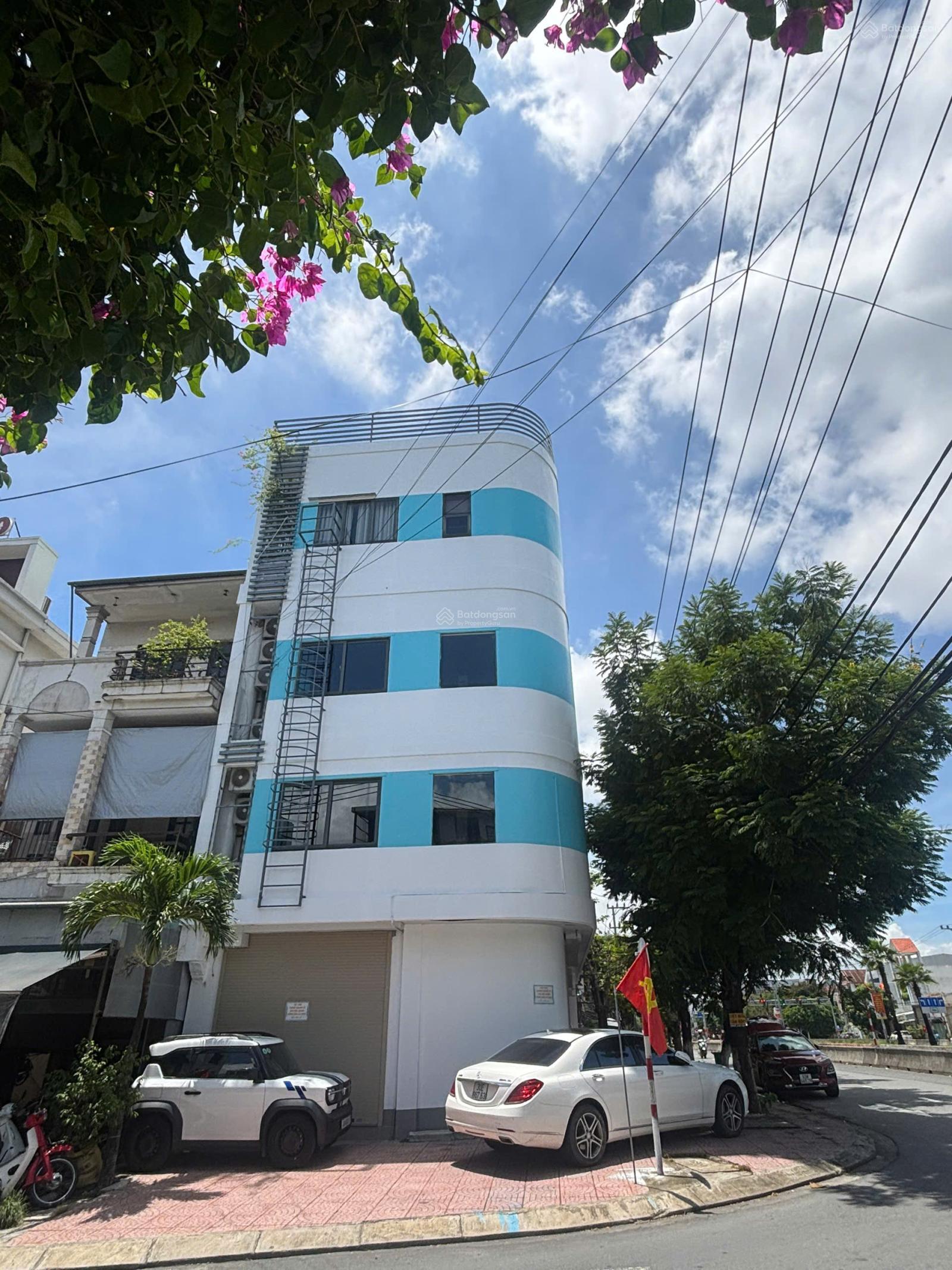 Cho thuê nhà mặt phố Ngô Quyền, Đà Nẵng 157m² giá 45 triệu - Thiết kế hiện đại, vị trí đắc địa!