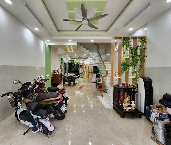 Nhà đẹp MTNB khu Tên Lửa Bình Tân 95m² giá 13.5 tỷ - Full nội thất sang trọng!