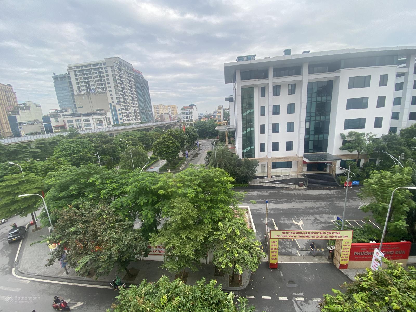 Căn hộ chung cư Hoàng Cầu 66m² giá 17 triệu - Sẵn sàng vào ở ngay!