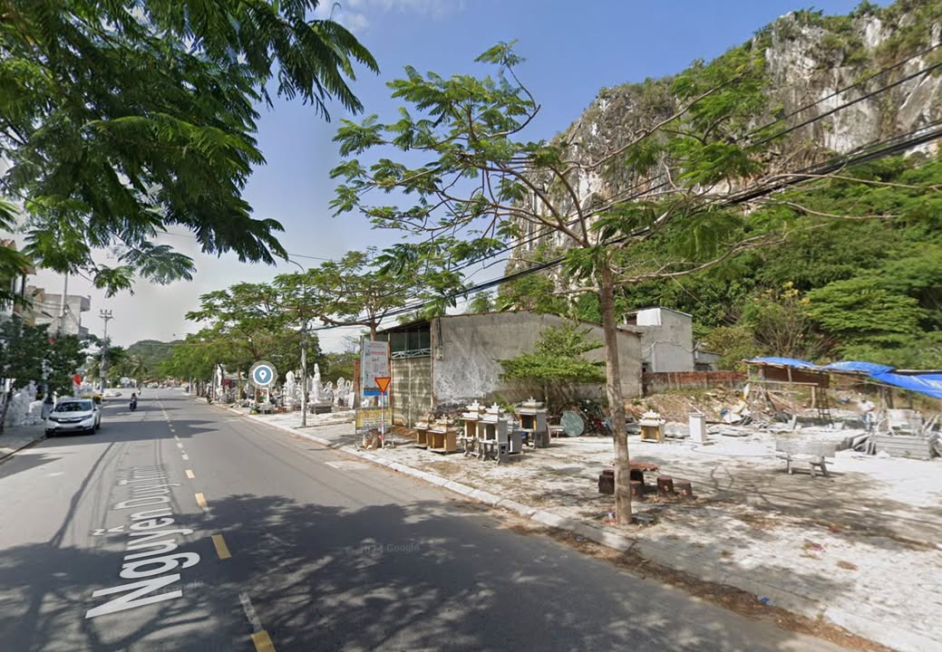 Bán gấp lô đất biệt thự đường Nguyễn Duy Trinh 194m² giá chỉ 14 tỷ - Đầu tư lý tưởng!