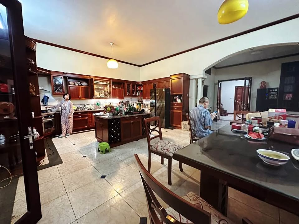 Biệt thự Thái Hà Đống Đa 260m² giá 79 tỷ - Thiết kế sang trọng, ô tô vào tận nhà!