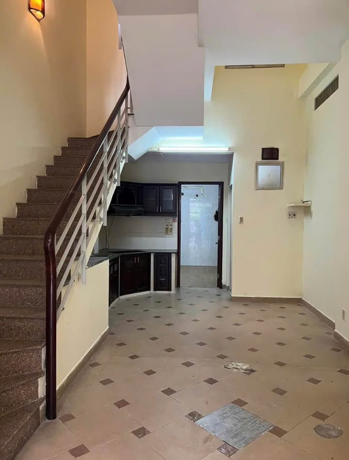 Nhà cho thuê hẻm Trịnh Đình Trọng, quận Tân Phú, 64m² - Phù hợp cho gia đình lớn!