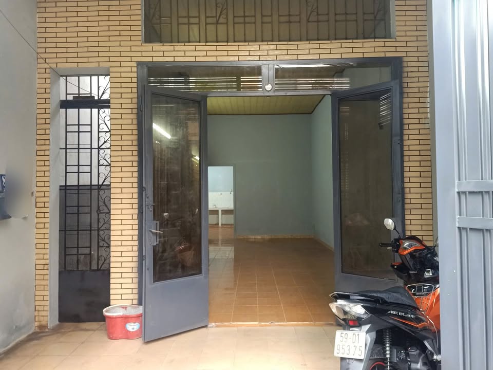 Nhà cho thuê đường Dương Đức Hiền, Tân Phú 67m² giá 10 triệu - Đối diện hồ bơi Tây Thạnh!