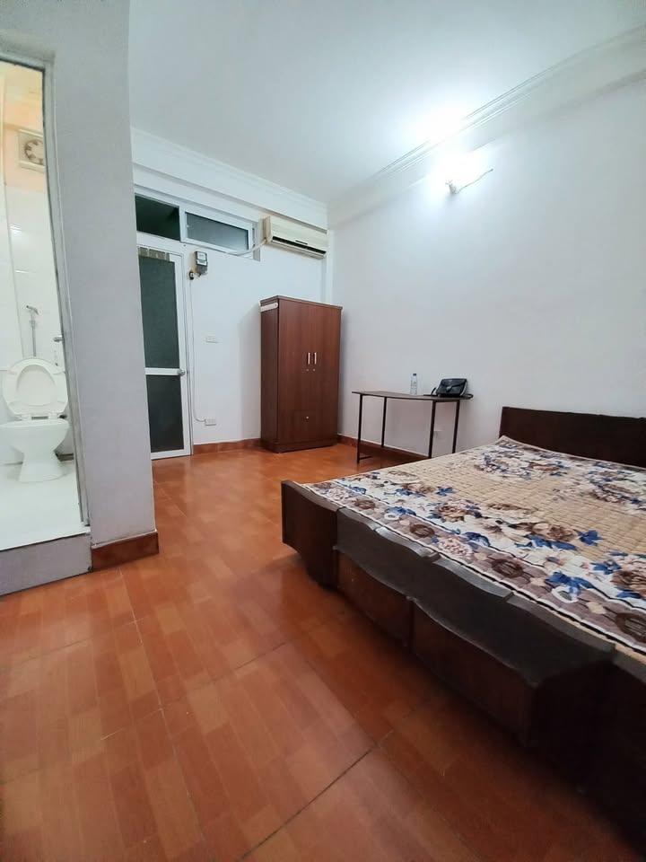 Phòng cho thuê khép kín tại Ngã Tư Sở 25m² giá 3.3 triệu - Không chung chủ, an ninh tốt!