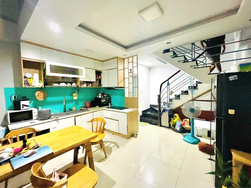 Nhà phố Bà Huyện Thanh Quan, Quận 3, 27m² giá 6 tỷ - Full nội thất sang trọng!