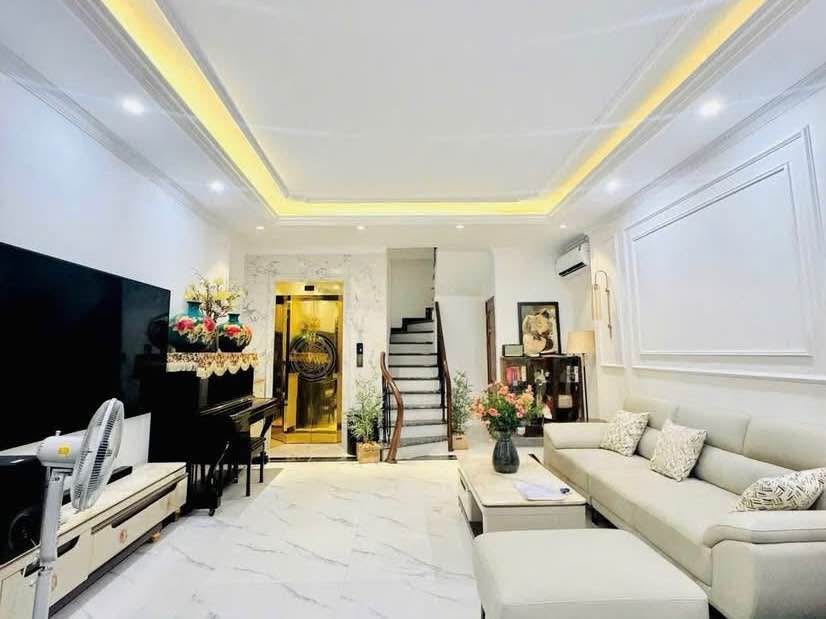 Bán nhà Khương Đình 45m² giá 8 tỷ - Thiết kế hiện đại, thang máy
