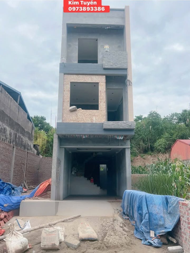 Bán nhà 3 tầng phường Gia Sàng, 100m², giá 3.6 tỷ - Thiết kế hiện đại, sẵn sàng ở!