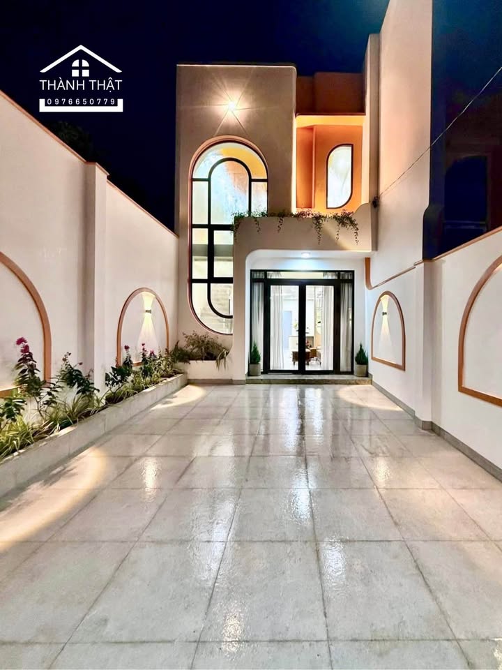 Nhà phố 1 lầu lửng tại Mỹ Tho 95m² giá 2.3 tỷ - Thiết kế sang trọng, tiện nghi đầy đủ!