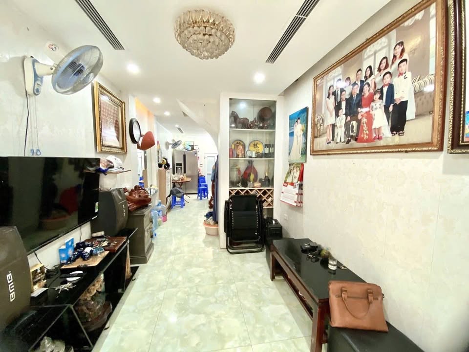 Nhà phố Trần Phú Hà Đông 30m² giá 8 tỷ - Kinh doanh sầm uất, ô tô tránh!