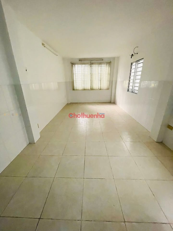 Nhà mặt tiền Lê Hồng Phong Quận 10, 27m² giá 25 triệu - Kinh doanh sinh lời!