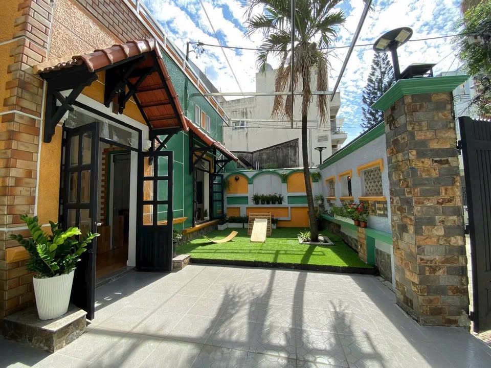 Nhà nguyên căn cho thuê tại Phú Nhuận 120m² giá 13 triệu - Vị trí đắc địa sát ngã tư!