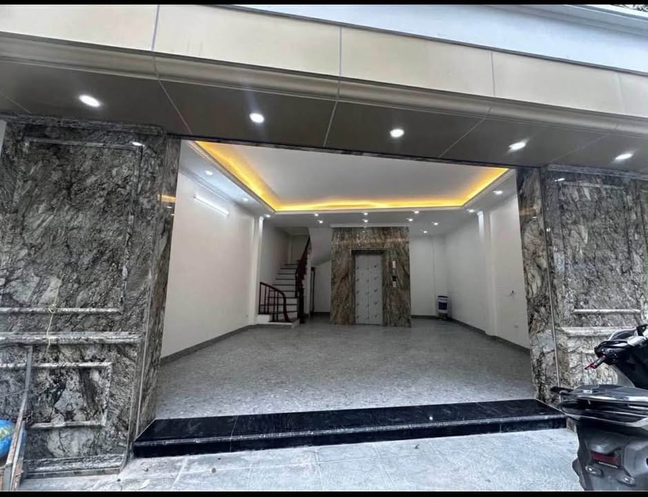 Nhà phố Hoàng Mai 50m² giá 16 tỷ - Kinh doanh sầm uất, dân trí cao!