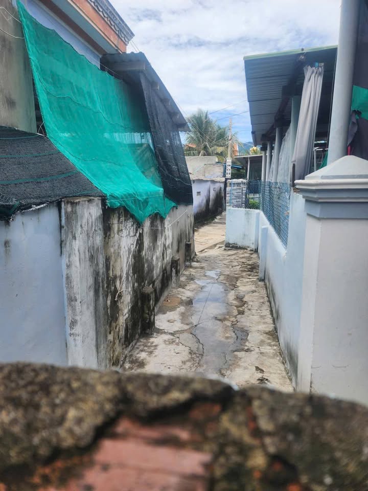 Nhà cấp 4 Ninh Thủy 169m² giá chỉ 2 tỷ - Gần biển Dốc Lết!