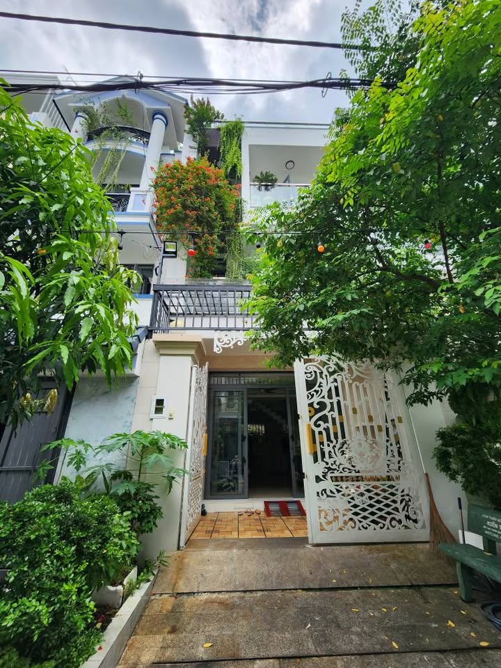 Bán nhà FrontHouse đường số 6D Bình Tân 95m² giá 13.5 tỷ - Gần chợ Da Sà, tiện nghi đầy đủ!