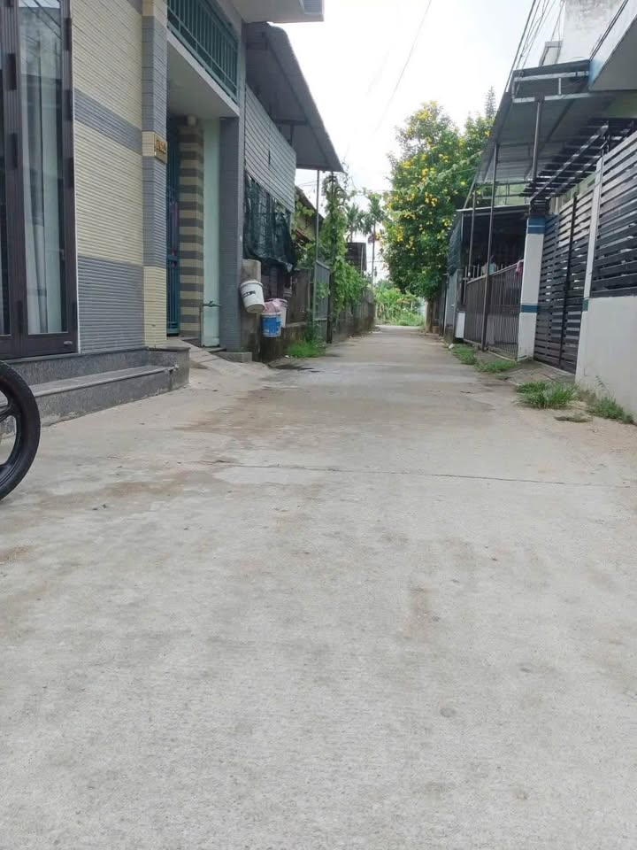 Đất nền Quảng Ngãi 100m² giá 1.3 tỷ - Sổ đỏ chính chủ, vị trí đẹp!