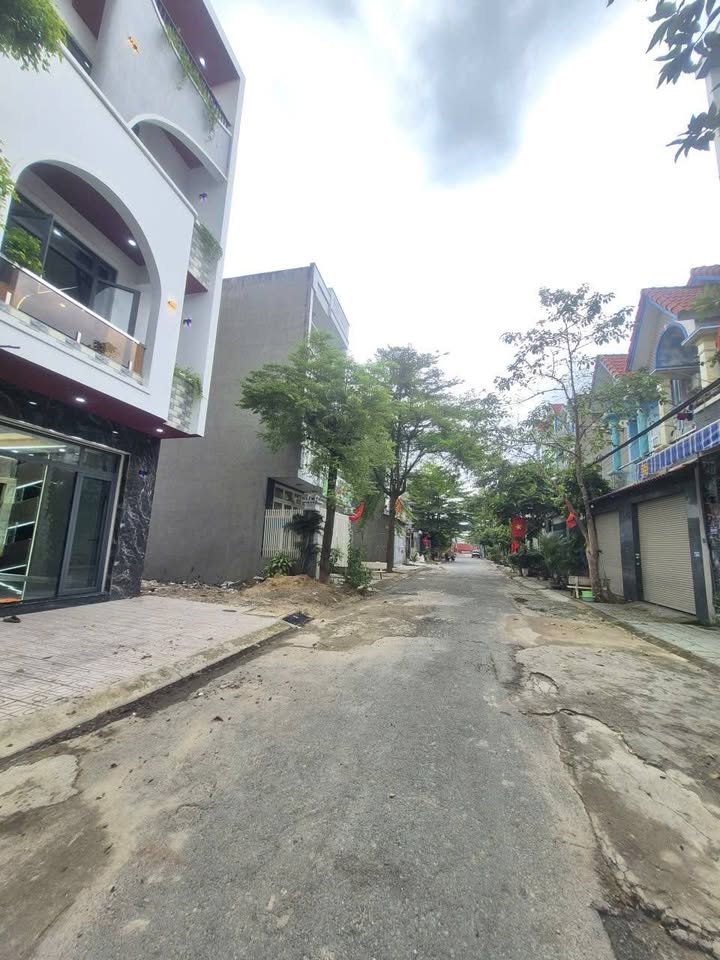 Nhà riêng KDC Phú Hồng Thịnh 3, An Phú 72m² giá 3.7 tỷ - Thiết kế hiện đại, tiện nghi đầy đủ!