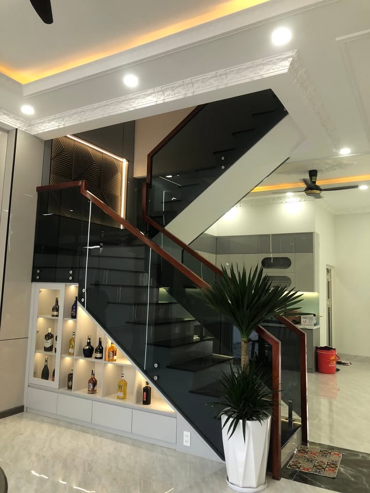 Nhà mặt tiền kinh doanh Dĩ An 194m² giá 6.5 tỷ - Kiến trúc hiện đại, sẵn sàng vào ở!