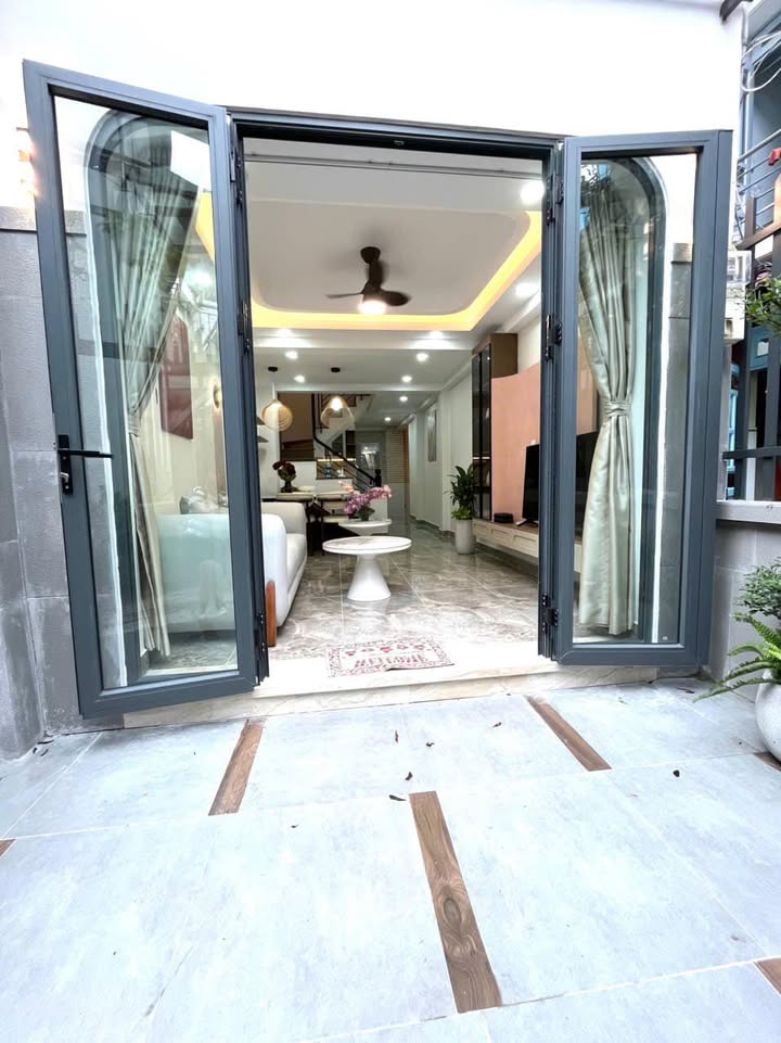 Nhà phố Phan Xích Long 47m² giá 7.58 tỷ - Full nội thất, sẵn sàng vào ở!