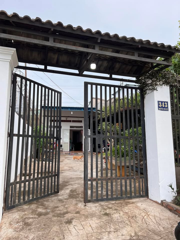 Nhà mặt tiền 343 Nguyễn Văn Cừ, Pleiku 178m² giá 2 tỷ - Sẵn sàng vào ở!