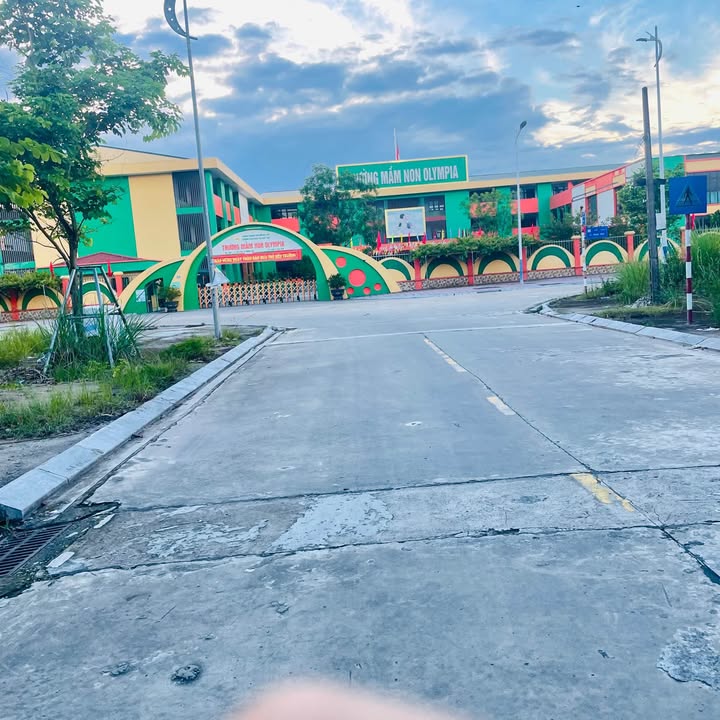 Đất nền tại đường Duy Tân, phường Hải Yên, 90m² - Vị trí thuận lợi, nhiều tiện ích xung quanh!