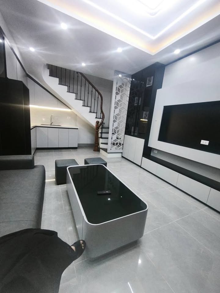 Nhà phố Lĩnh Nam 21m² giá 6.26 tỷ - Full nội thất, ở ngay!