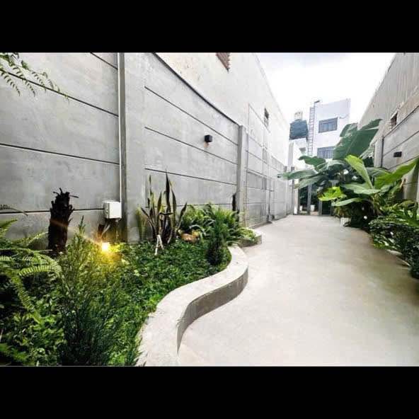 Bán nhà mặt tiền đường Hùng Vương, Buôn Ma Thuột 230m² giá 12.8 tỷ - Vừa ở vừa kinh doanh!