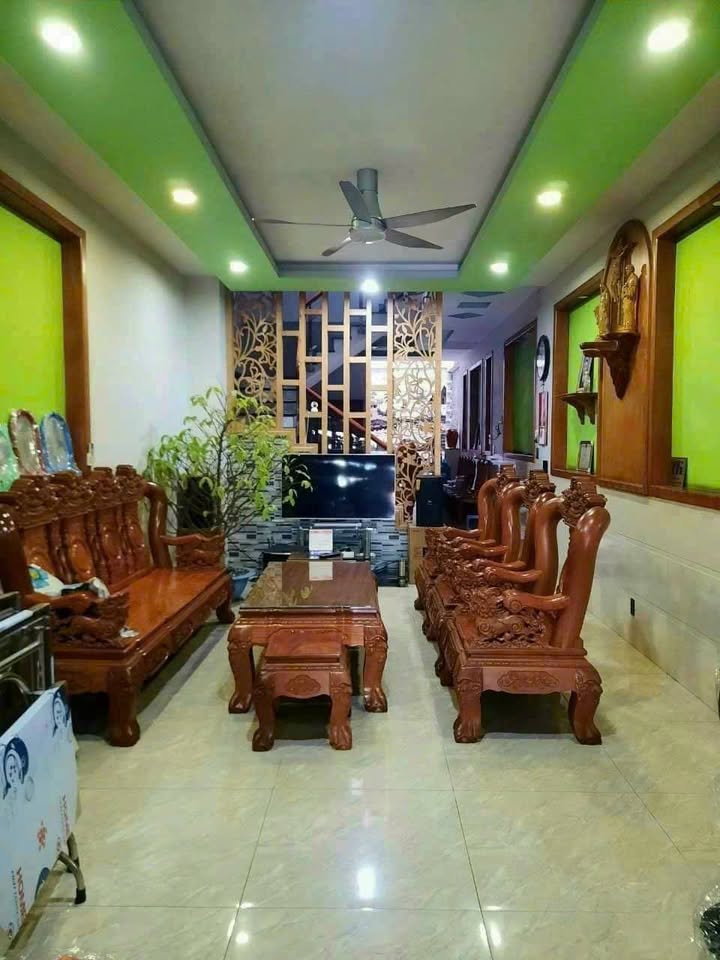 Nhà mặt tiền đường Hai Bà Trưng, Dĩ An 120m² giá 12 tỷ - Vị trí đắc địa kinh doanh!