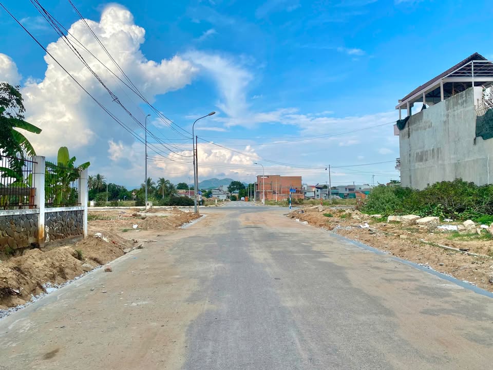 Đất nền đường Lê Đình Thám, Phan Rang-Tháp Chàm 100m² giá 1.85 tỷ - Đối diện trường Hoa Sen!