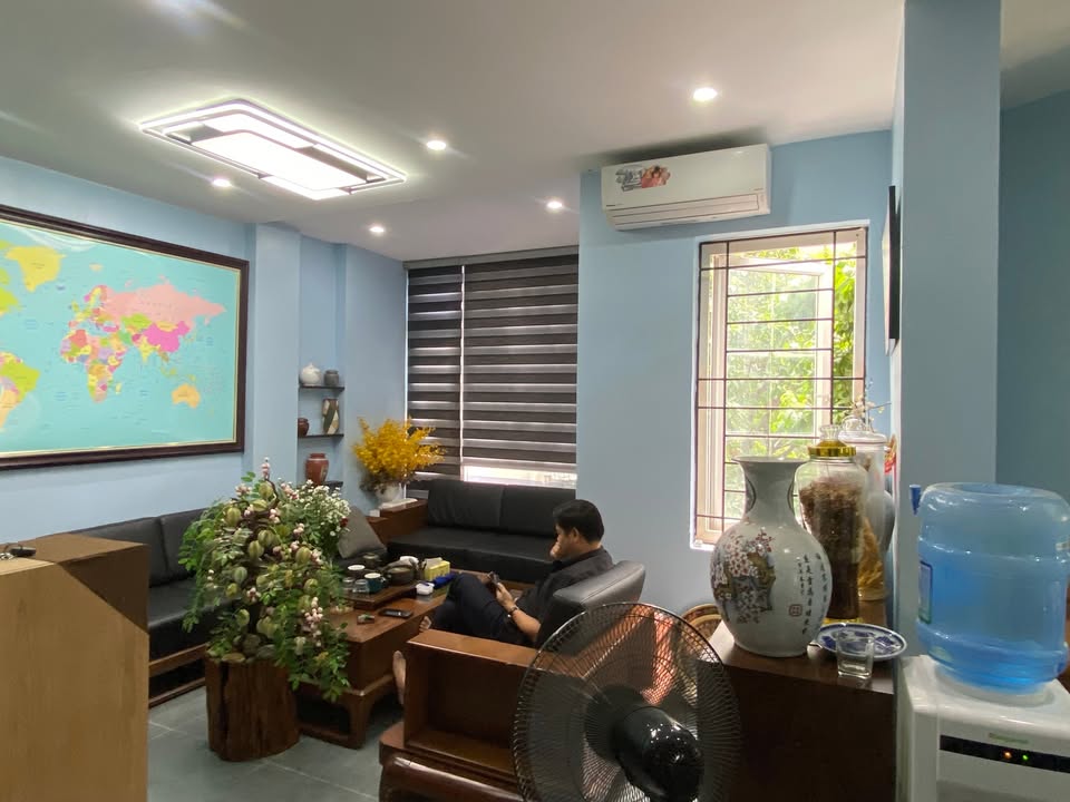 Bán Nhà FrontHouse Trung Kính 66m² giá 37 tỷ - Kinh doanh đỉnh cao!