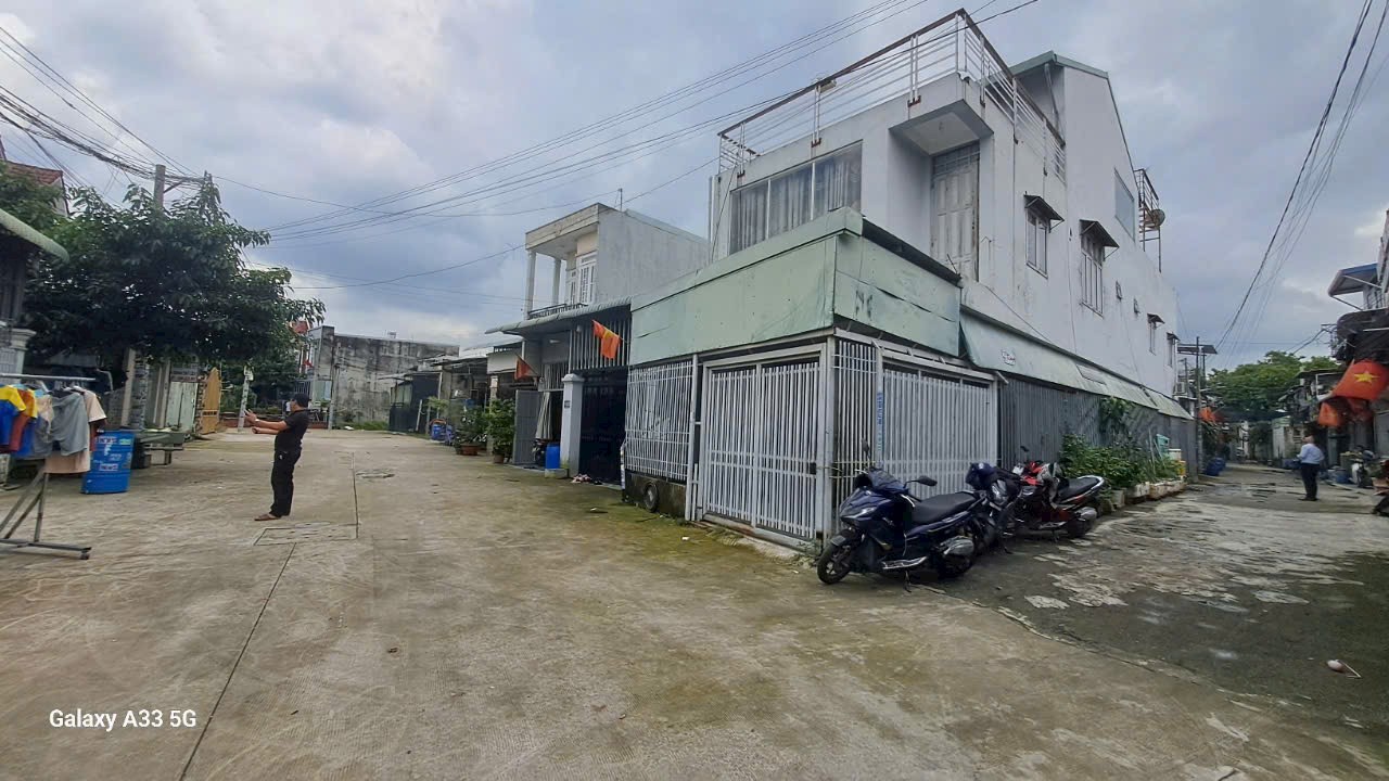 Nhà phố Dĩ An 129m² giá 4.7 tỷ - Căn góc 2 mặt tiền cho thuê lợi nhuận cao!