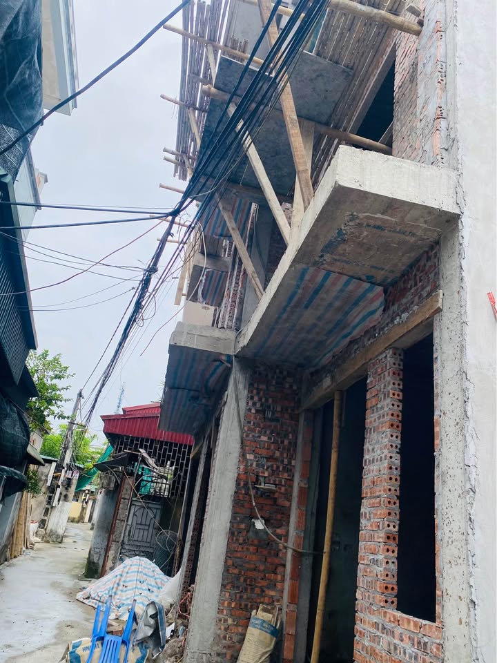 Nhà liền kề 3 tầng tại phường Trần Lãm, 33m² giá 2 tỷ - Thiết kế hiện đại, sẵn sàng vào ở!