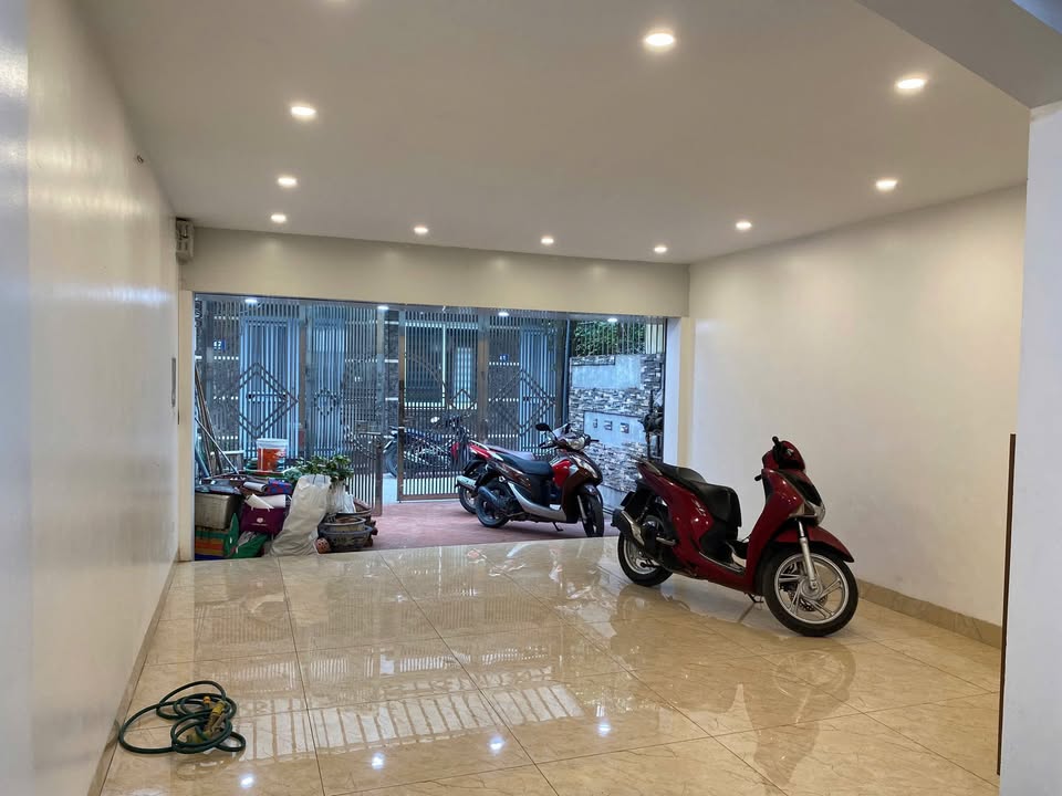 Cho thuê nhà 5 tầng Lạc Long Quân Tây Hồ 90m² - Đầy đủ nội thất, sẵn vào ở!