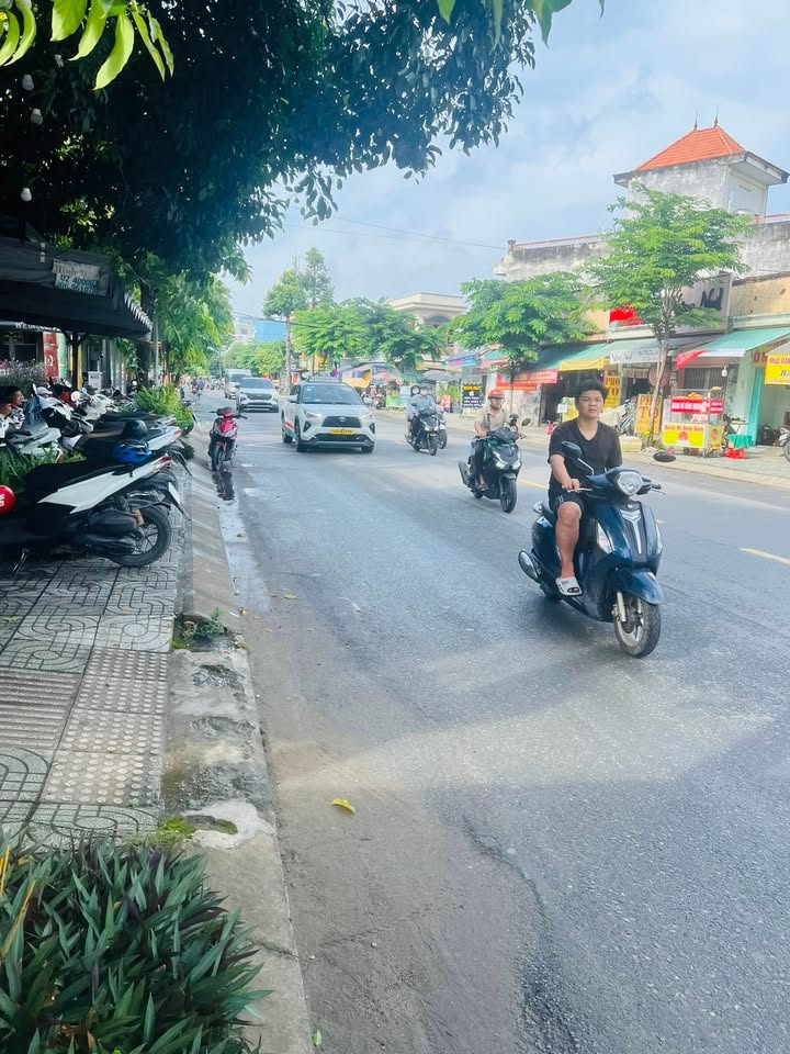 Nhà phố mặt tiền Nguyễn Ảnh Thủ, quận 12, 236m² giá 15 tỷ - Vị trí kinh doanh đắc địa!