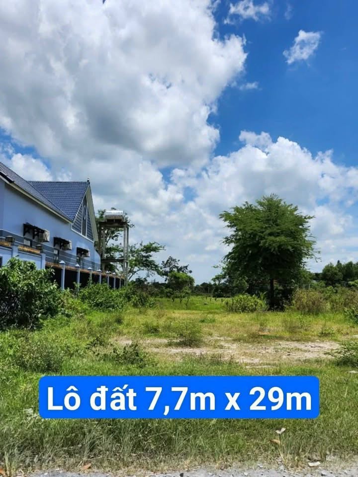 Đất nền đẹp mặt tiền đường Xóm Mới, Đức Hòa, 223m² chỉ 2.7 tỷ - Cơ hội đầu tư sinh lợi!
