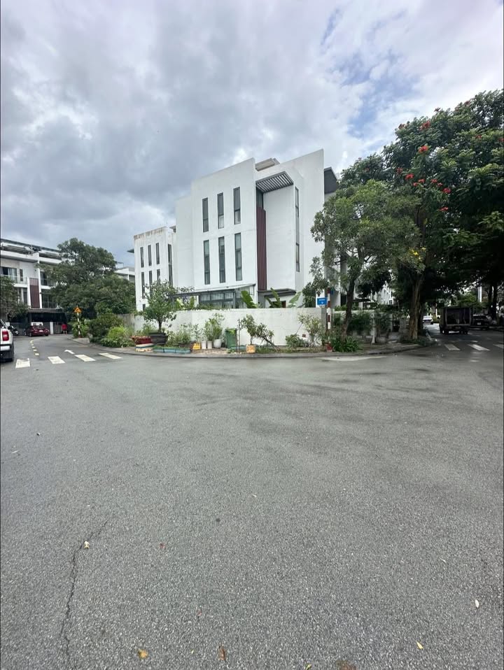 Nhà phố liền kề Novaland Hoàng Hữu Nam, Q9 96m² giá 8 tỷ - Nội thất cao cấp tặng kèm!