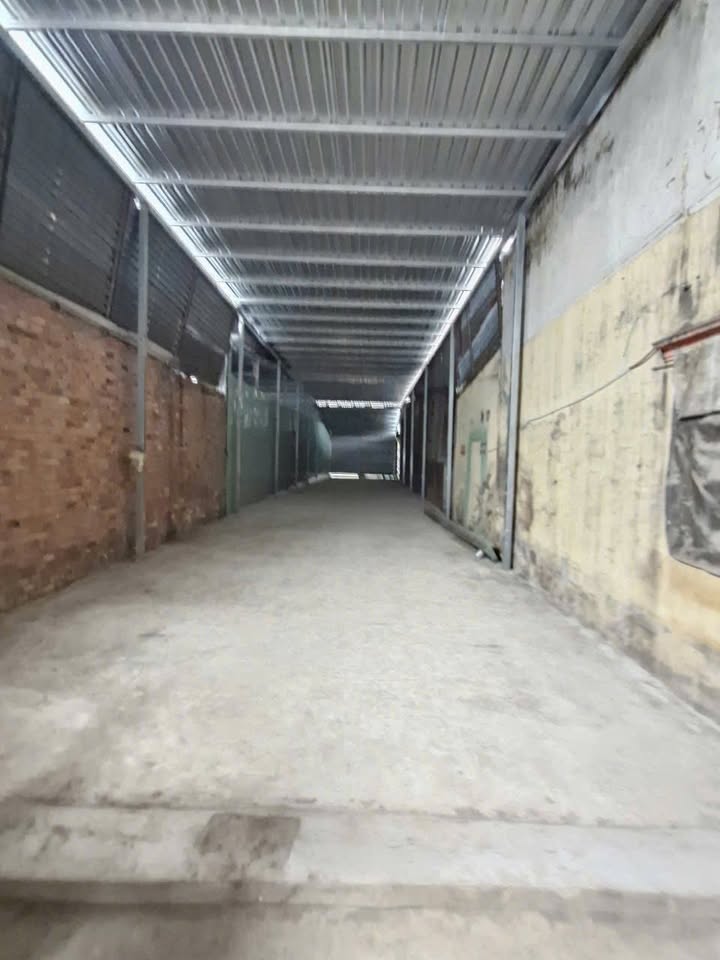 Kho xưởng cho thuê đường xe công P.Thới An Q12 330m² giá 16 triệu - Hoạt động ngay!