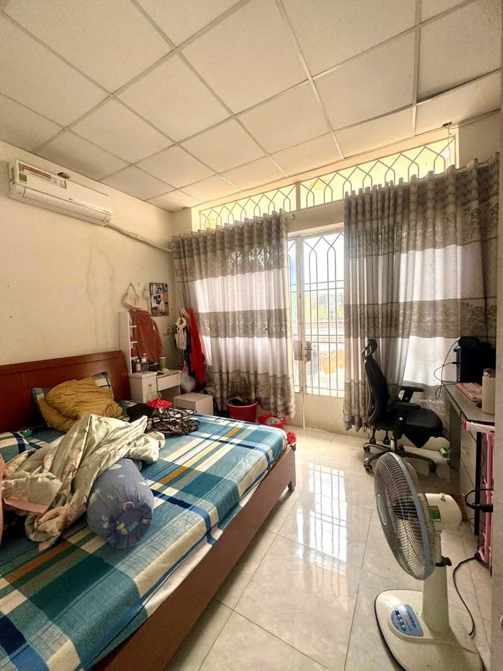 Nhà bán 156/ Đường Chiến Lược, Bình Tân 40m² giá 3.8 tỷ - Hẻm thông thoáng, tiện nghi đầy đủ!