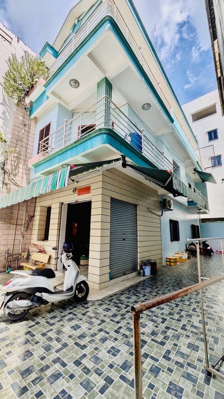 FrontHouse đường Hiền Vương Tân Phú 160m² giá 27 tỷ - Tổ ấm hoàn hảo cho gia đình nhiều thế hệ!