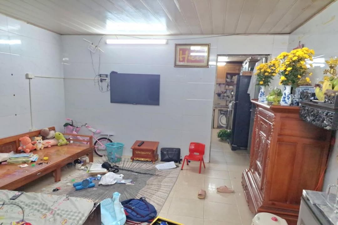 Nhà Tây Hồ 50m² giá 2.825 tỷ - Bán đất tặng nhà, vị trí đắc địa!