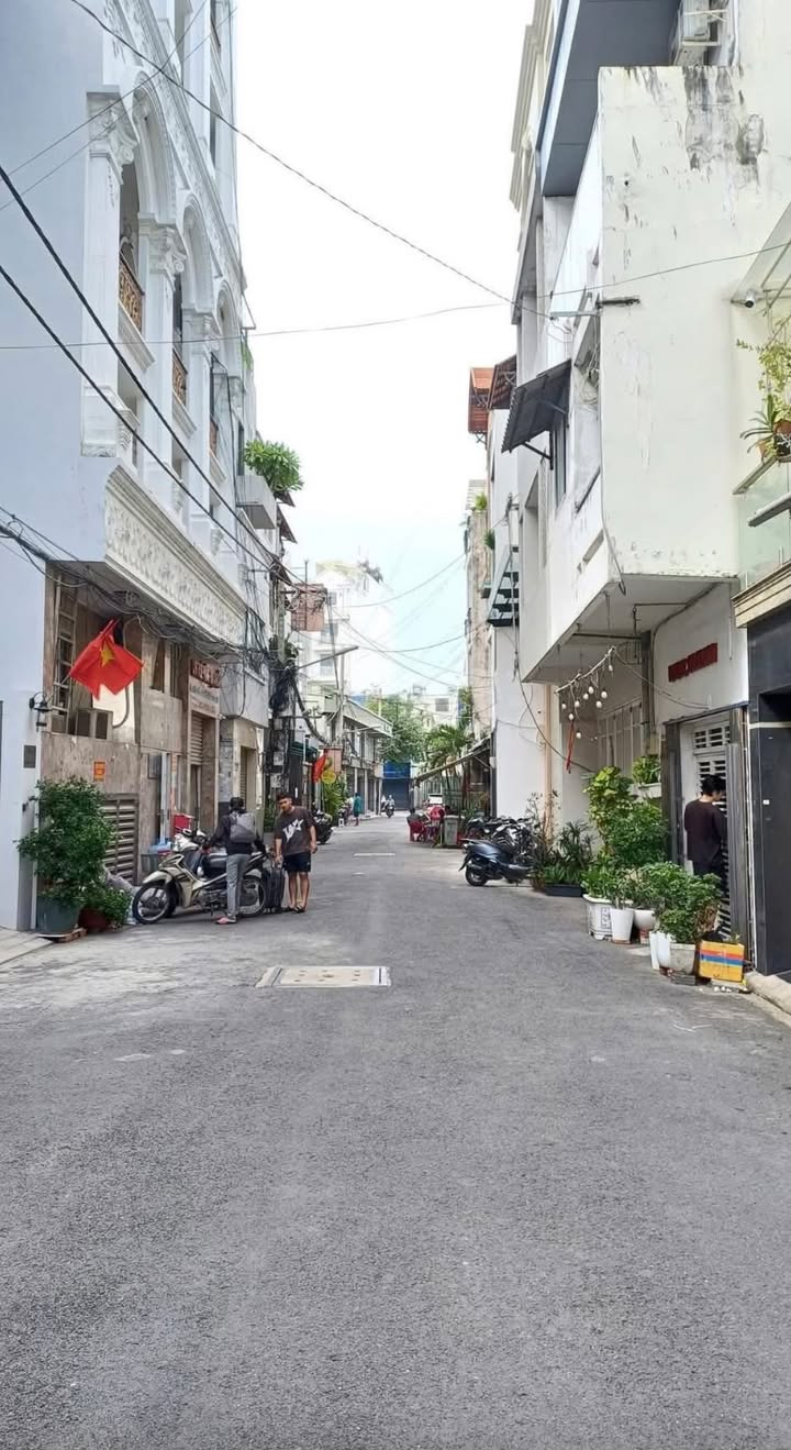 Nhà phố mặt tiền Sư Vạn Hạnh, Q10, 350m² giá 19 tỷ - Sẵn sàng tiếp khách!