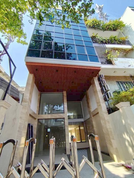 Căn hộ dịch vụ mặt tiền Bùi Đình Túy, Bình Thạnh 165m² giá 130 triệu - Đầu tư sinh lời ngay!