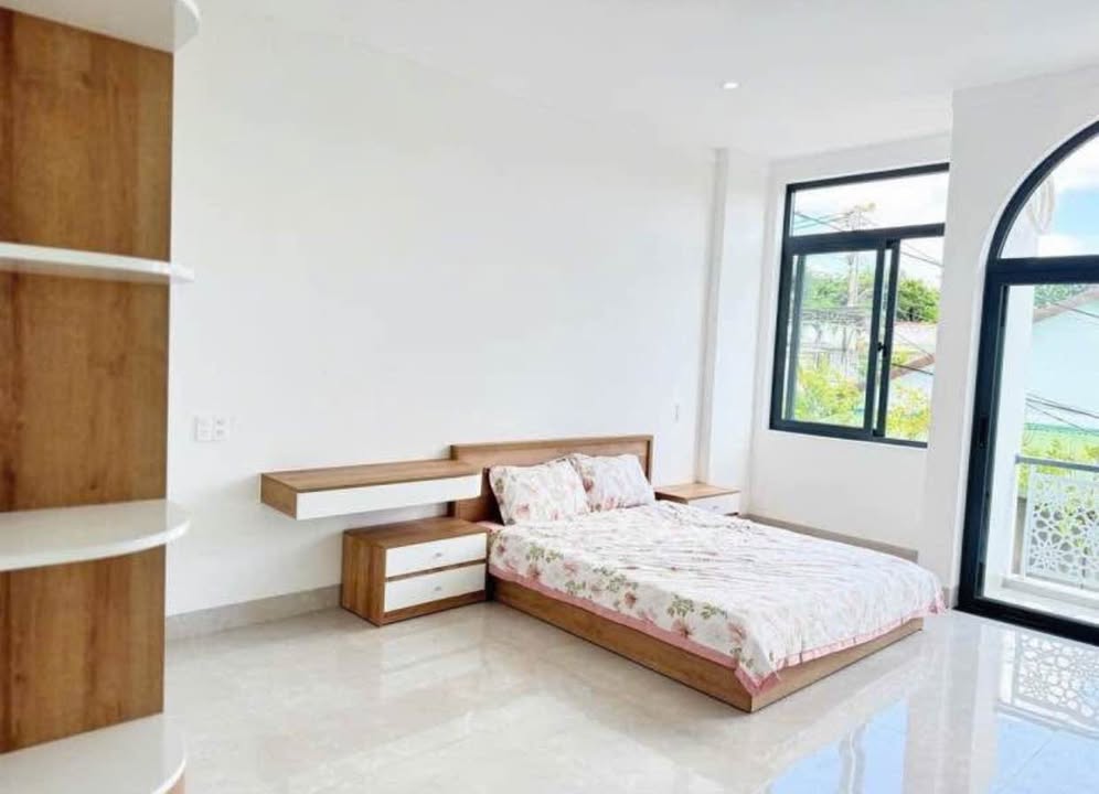Nhà 3 lầu hẻm 185 Đinh Tiên Hoàng 67m² giá 3.68 tỷ - Thiết kế hiện đại, đầy đủ nội thất!