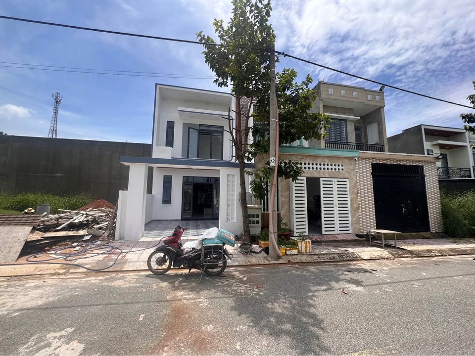 Nhà Lầu Thới Hòa, Bình Dương 100m² giá 2.3 tỷ - Tiện nghi đầy đủ, cách trường Đại Học Quốc Tế Việt Đức chỉ vài bước!
