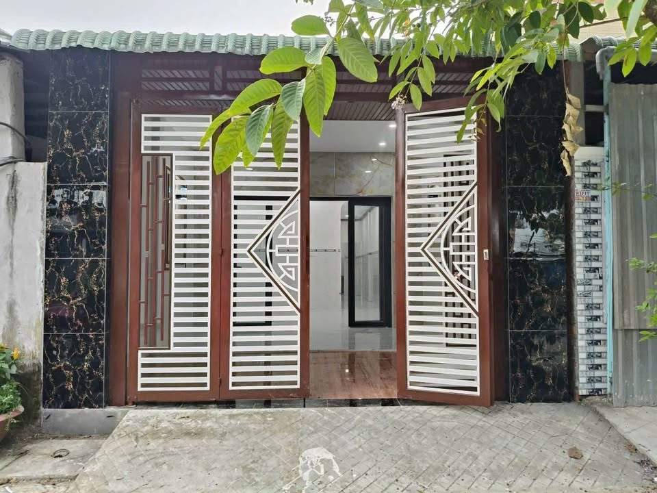 Nhà phố Long Châu, Vĩnh Long 80m² giá 1.69 tỷ - Kinh doanh thuận lợi!